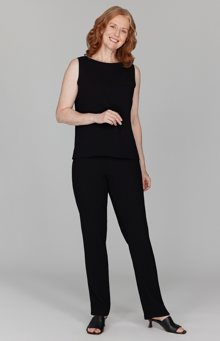 Amanda is 5'10" and wearing a size XS in Black.