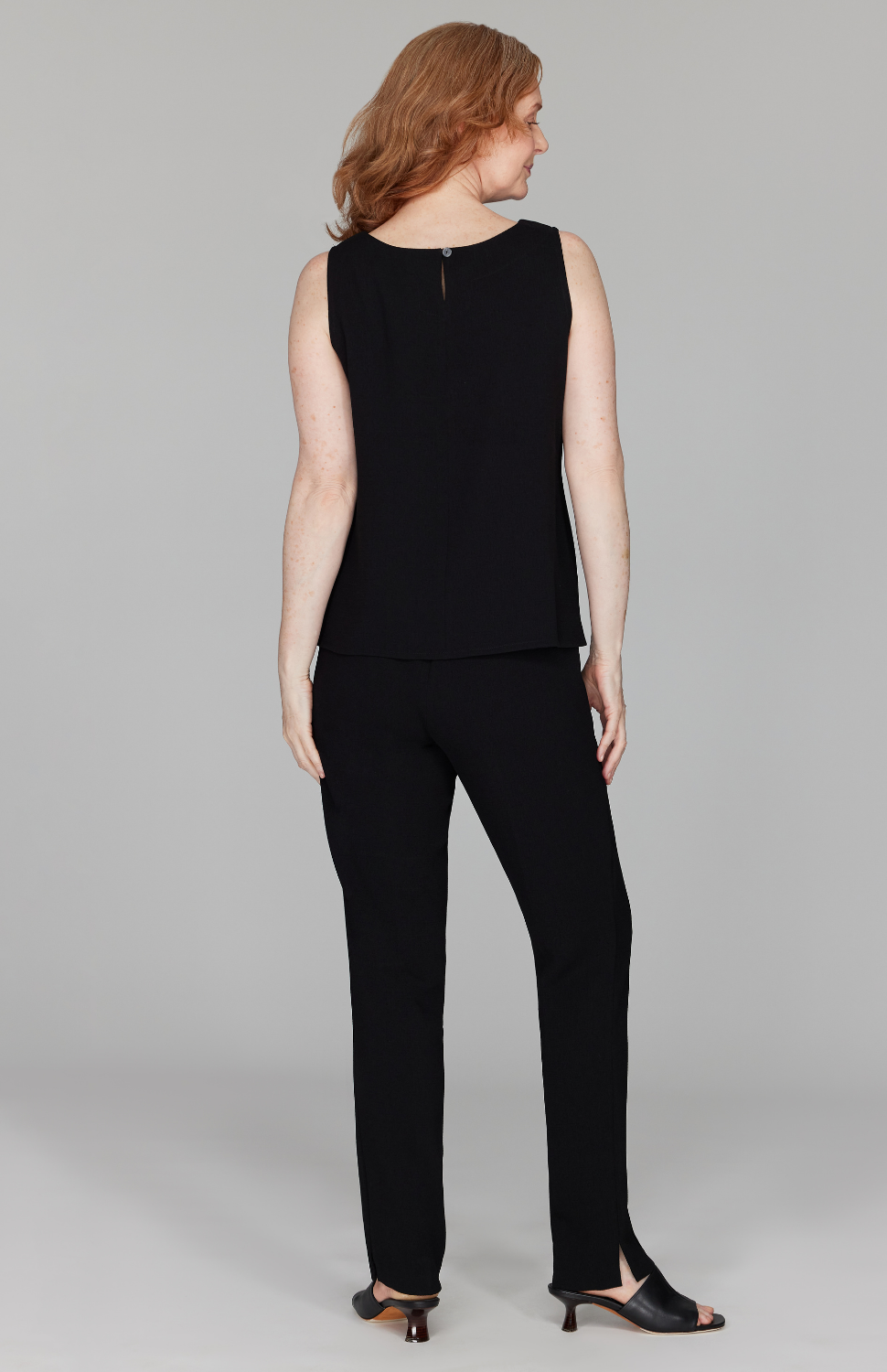 Amanda is 5'10" and wearing a size XS in Black.