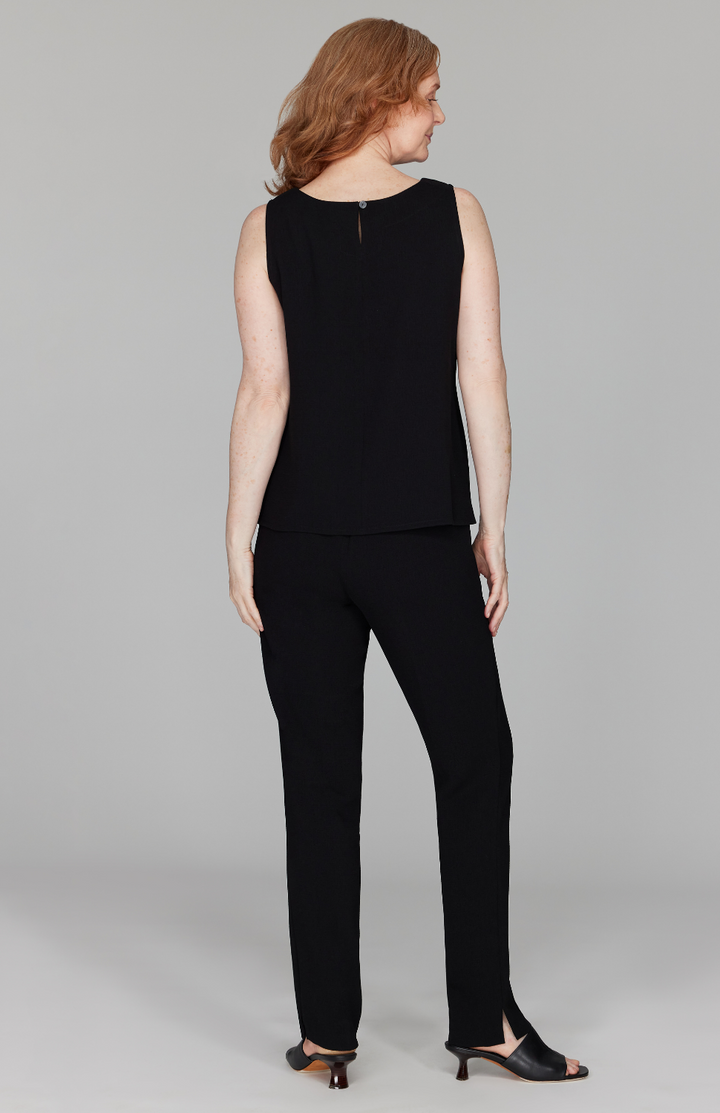 Amanda is 5'10" and wearing a size XS in Black.