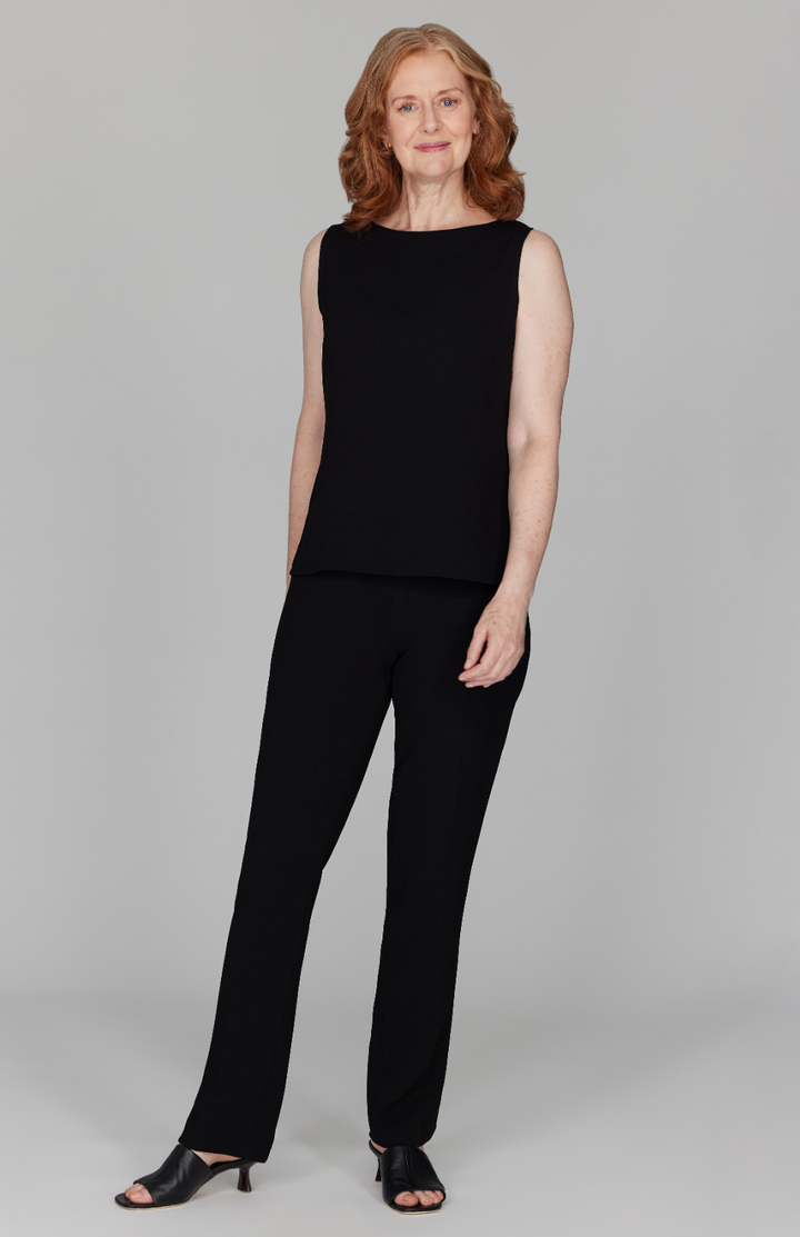 Amanda is 5'10" and wearing a size XS in Black.