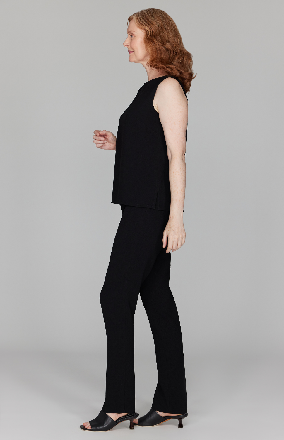 Amanda is 5'10" and wearing a size XS in Black.