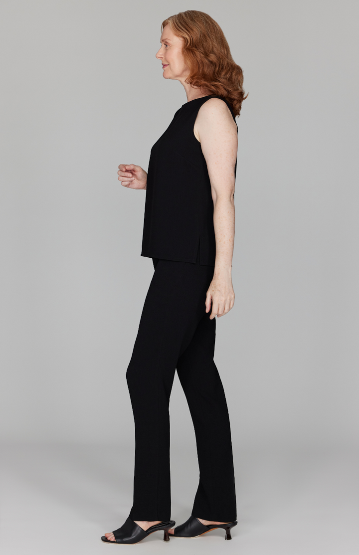 Amanda is 5'10" and wearing a size XS in Black.