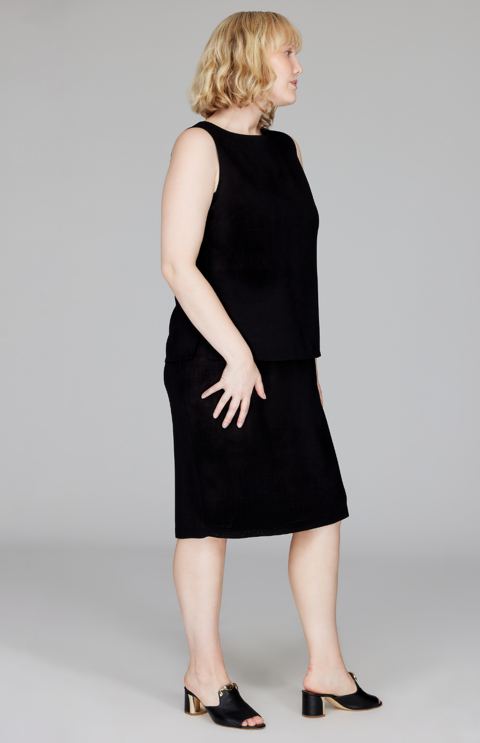 Molly is 5'9" and wearing a size L in Black.