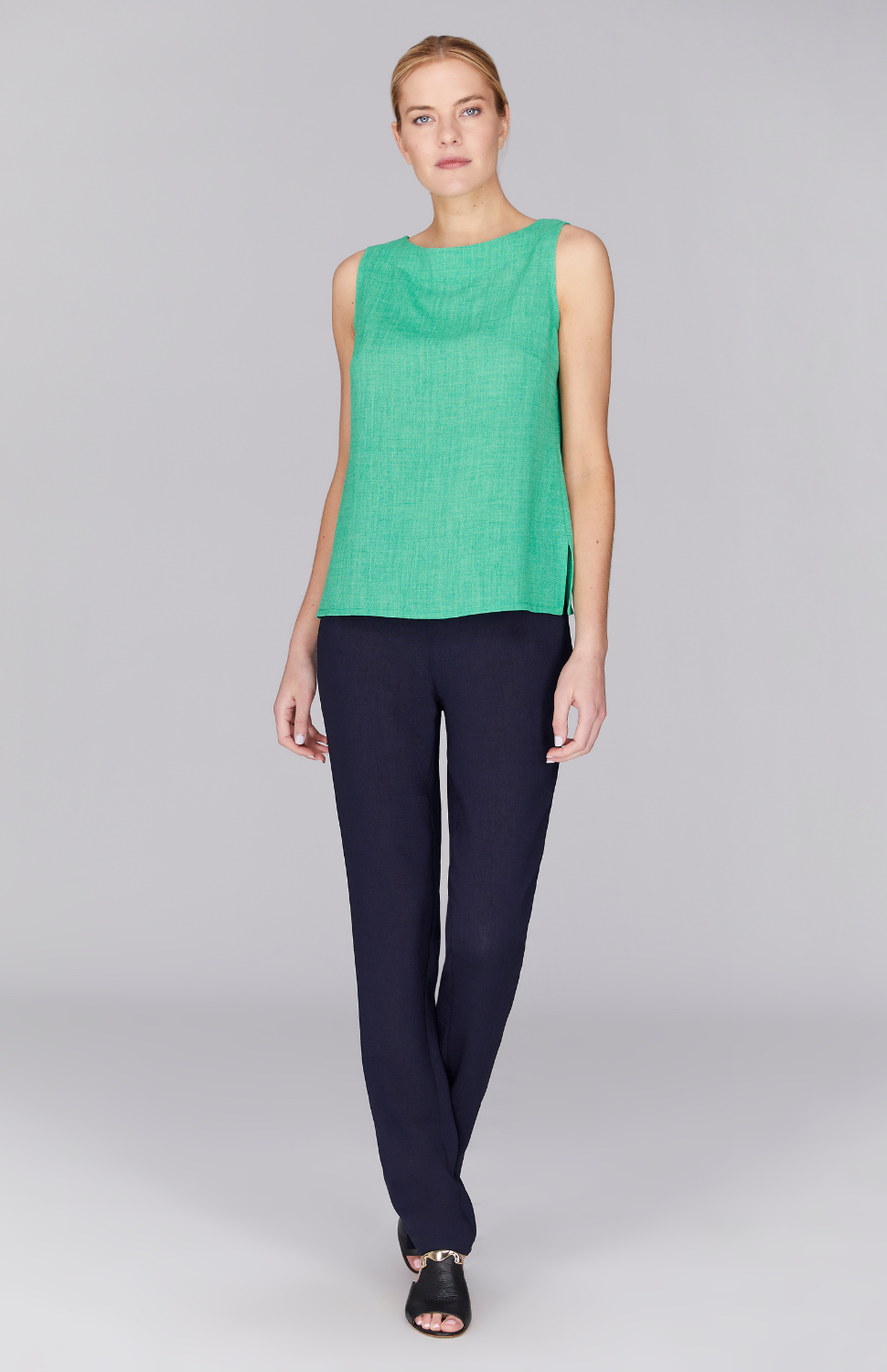 Gabby is wearing Midnight in XS.