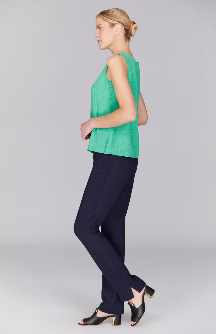 Gabby is wearing Midnight in XS.