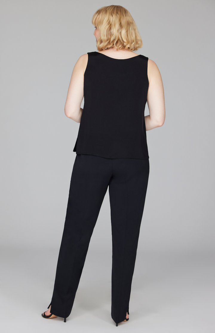 Molly is 5'9" and wearing a size L in Black.