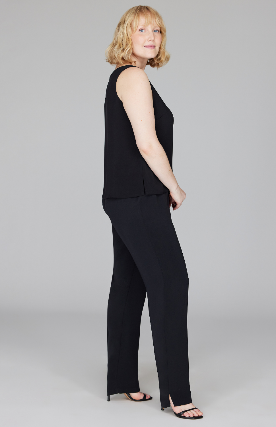 Molly is 5'9" and wearing a size L in Black.