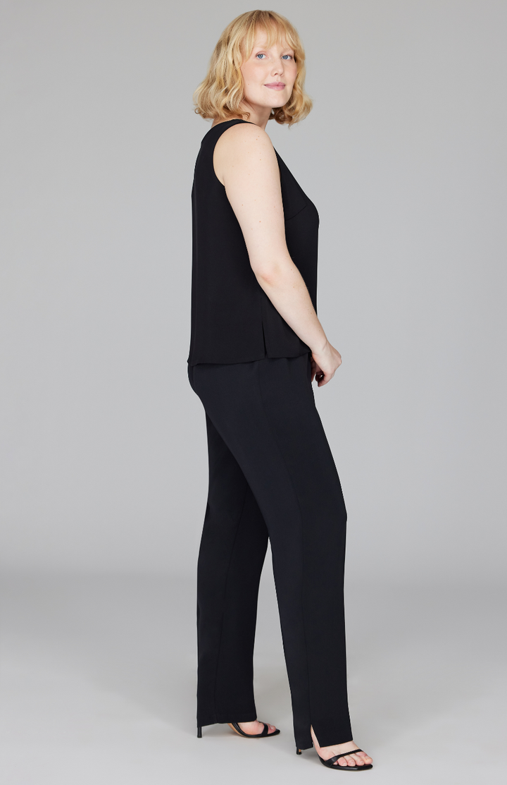 Molly is 5'9" and wearing a size L in Black.