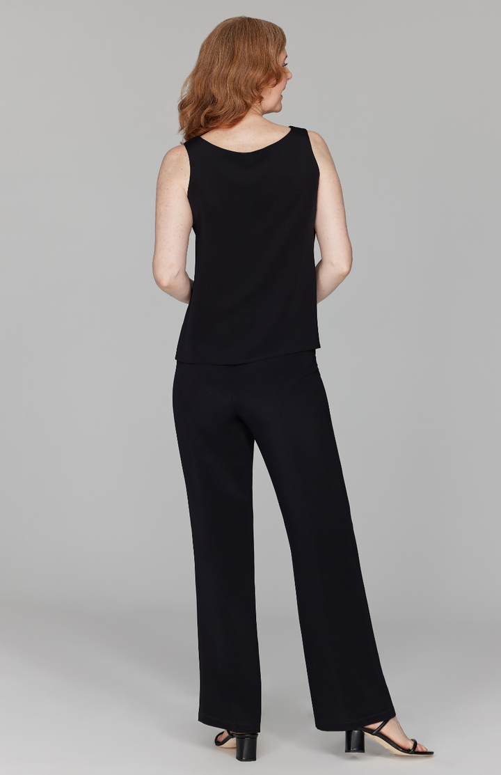 Amanda is 5'10" and wearing a size XS in Black.