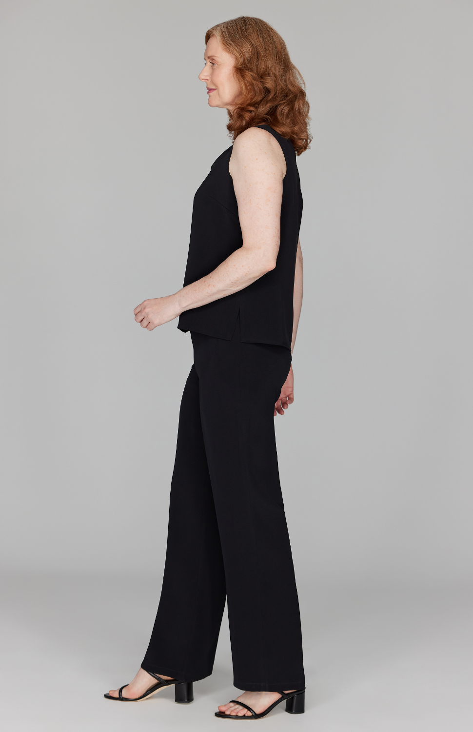 Amanda is 5'10" and wearing a size XS in Black.