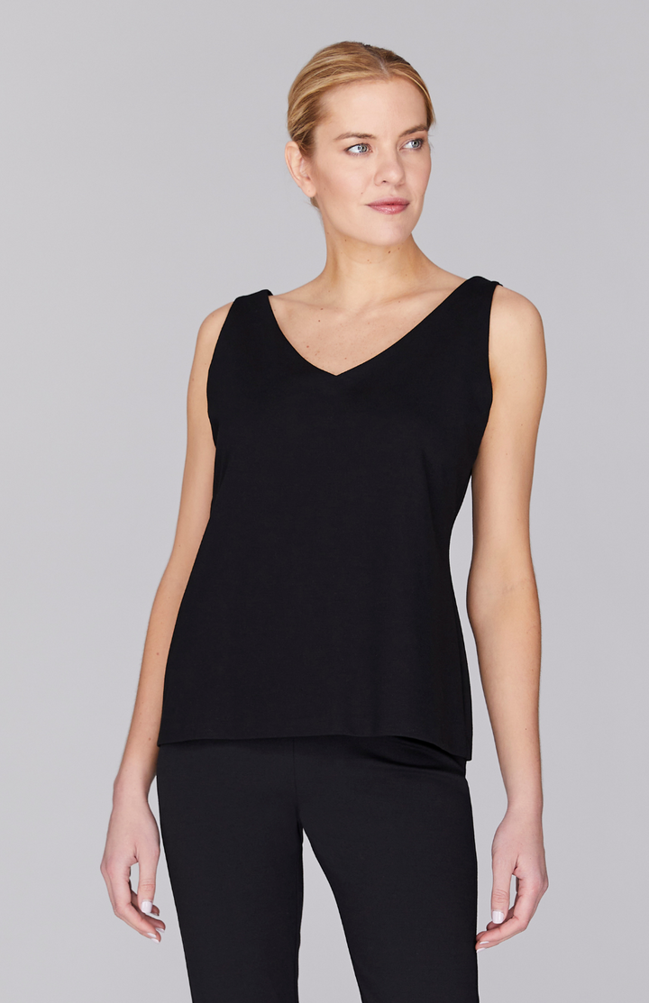 Gabby is wearing Black in size XS