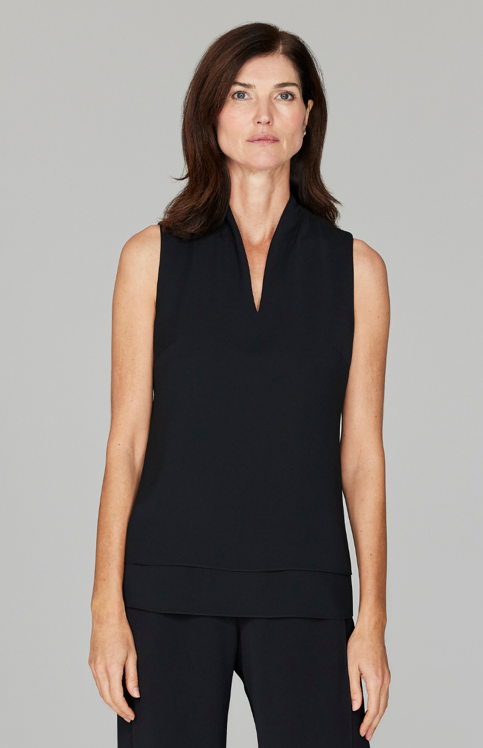 Ekaterina is 5'10" and wearing a size XS in Black.