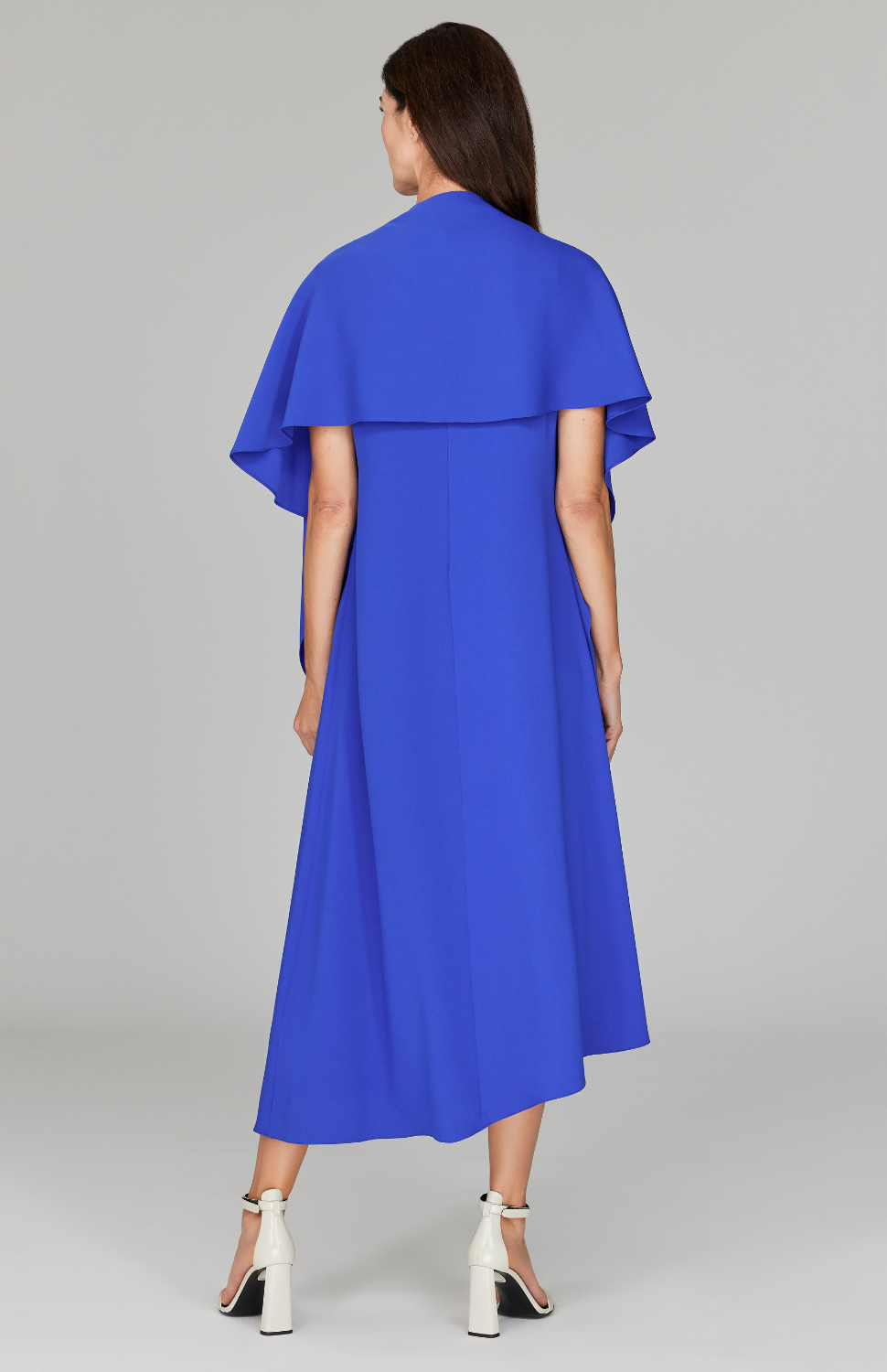 Ekaterina is 5'10" and wearing a size XS in Cobalt.