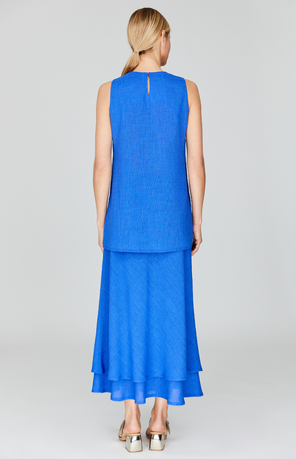 Severine is 5'10" and wearing a size XS in Electric Blue.