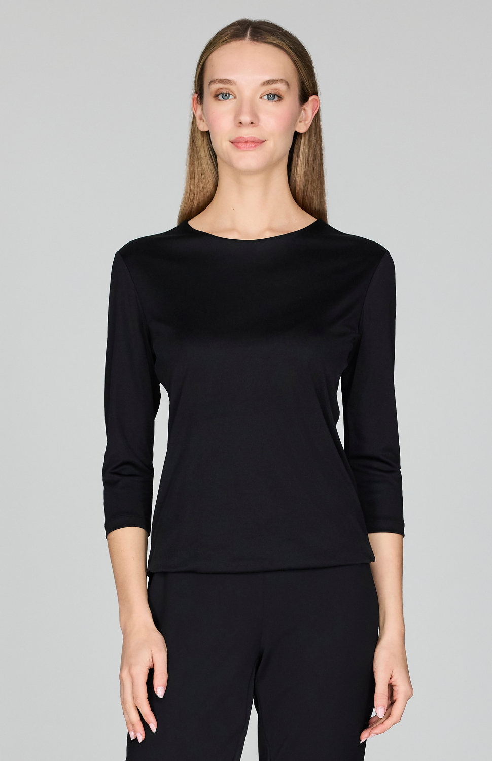 Morgan is 5'11" and wearing a Black T-shirt in size XS.