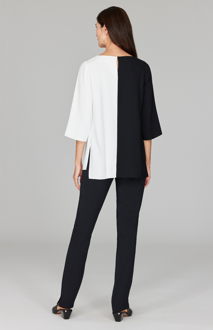 Ekaterina is 5'10" and wearing a size XS in Black/Pearl.