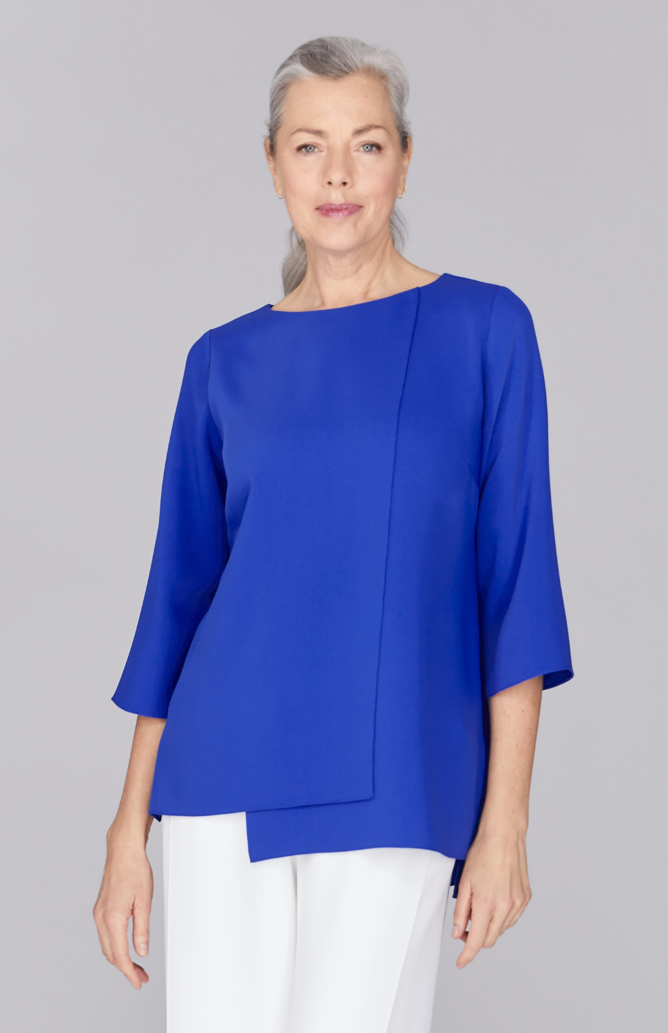 Fabienne is wearing Cobalt in size XS.