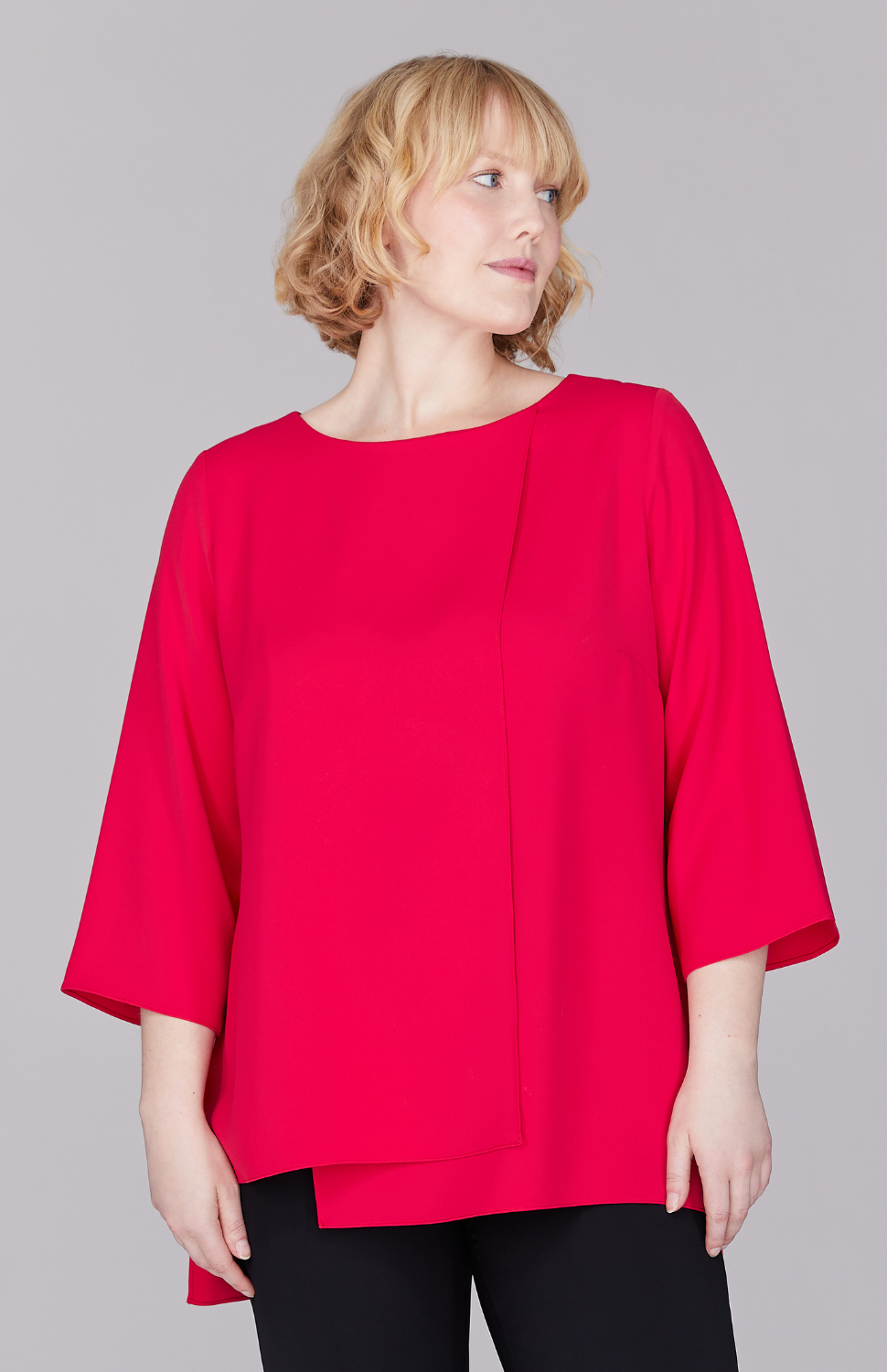 Molly is 5'9" and wearing a size L in Ruby.