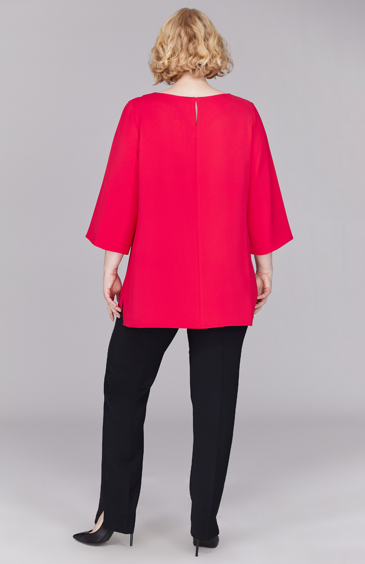 Molly is 5'9" and wearing a size L in Ruby.