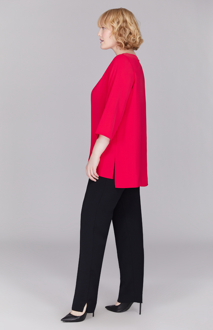 Molly is 5'9" and wearing a size L in Ruby.