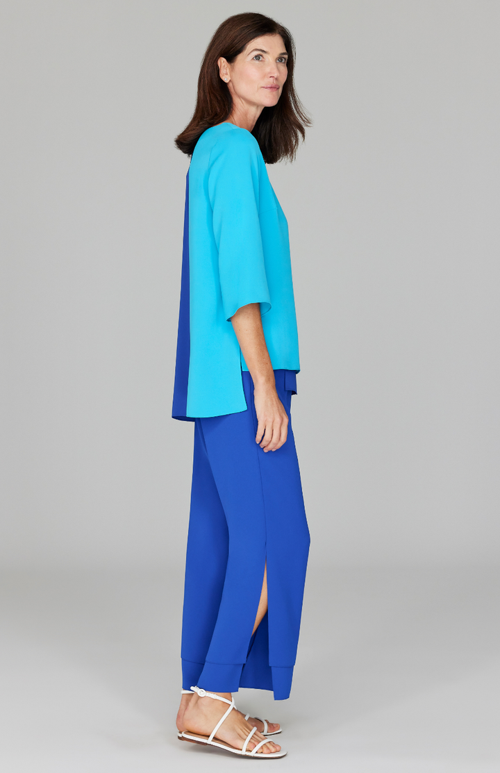 Ekaterina is 5'10" and wearing a size XS in Turquoise/Cobalt.