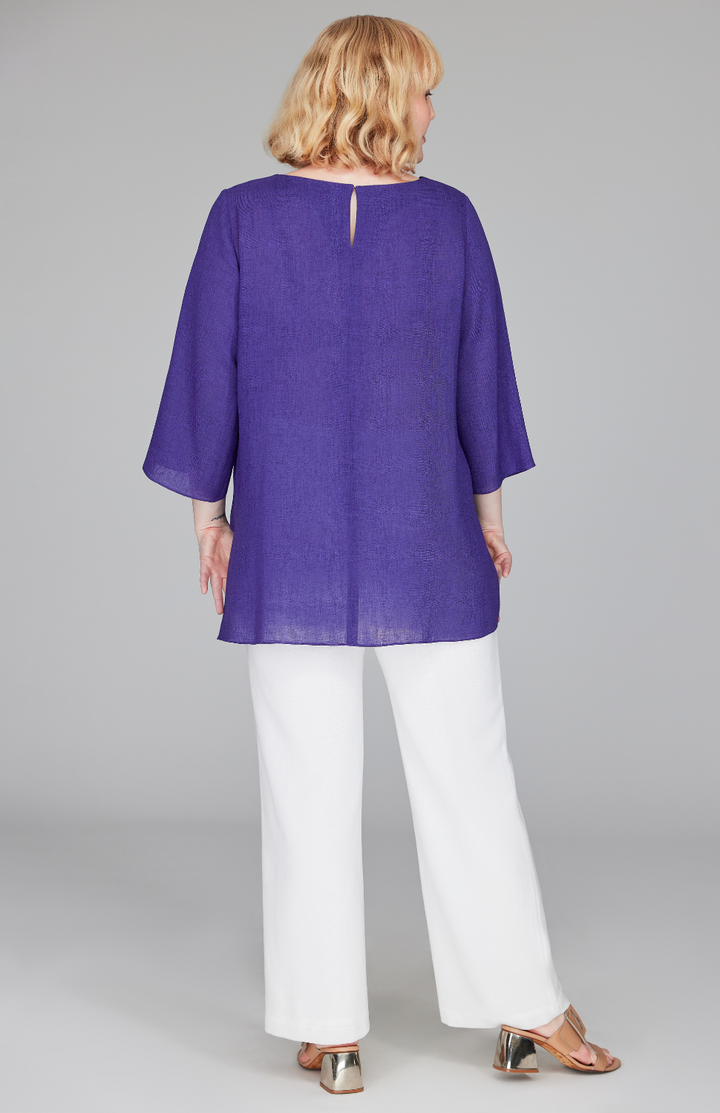 Molly is 5'9" and wearing a size L in Blueberry.