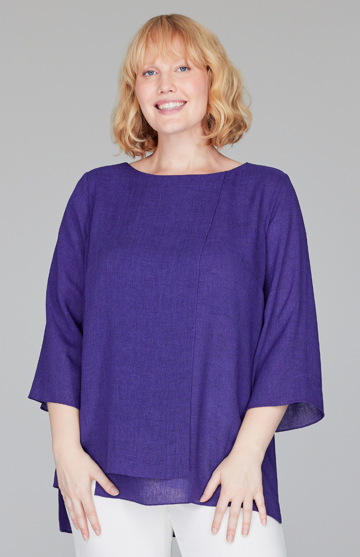 Molly is 5'9" and wearing a size L in Blueberry.