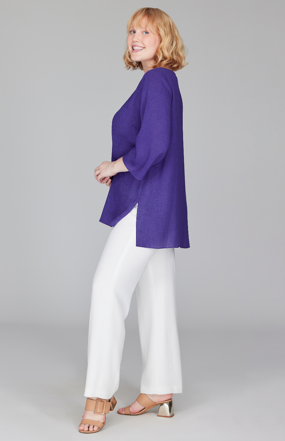 Molly is 5'9" and wearing a size L in Blueberry.