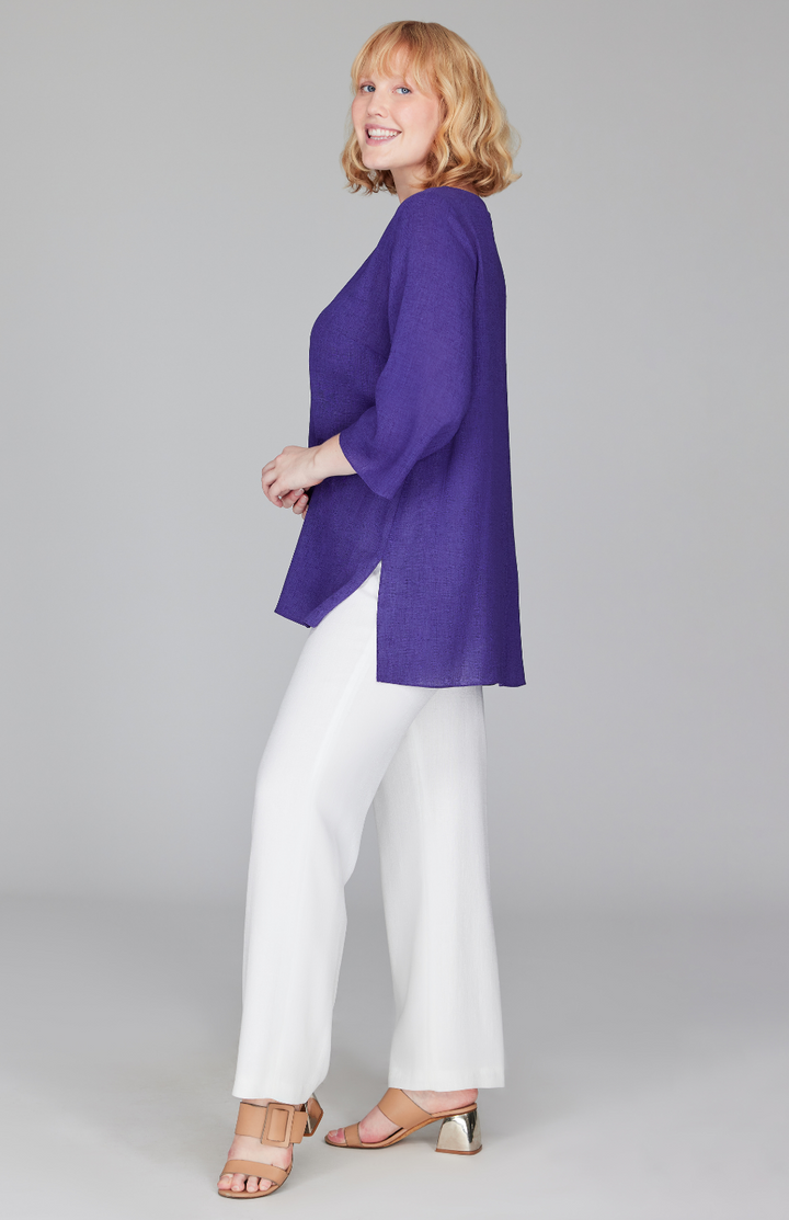 Molly is 5'9" and wearing a size L in Blueberry.