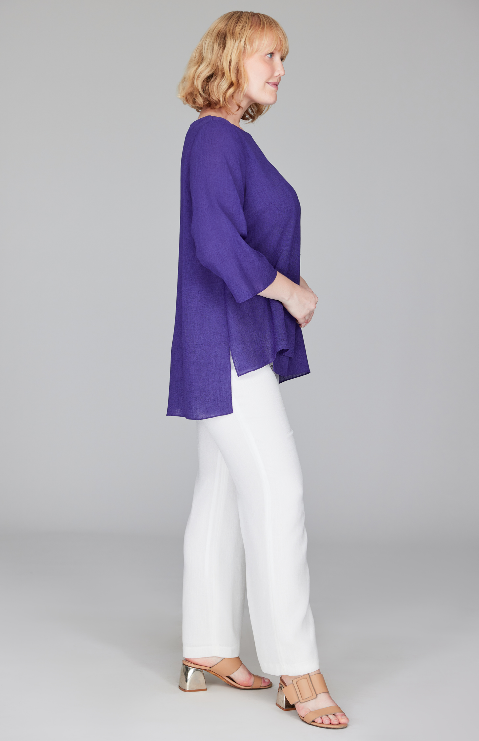 Molly is 5'9" and wearing a size L in Blueberry.