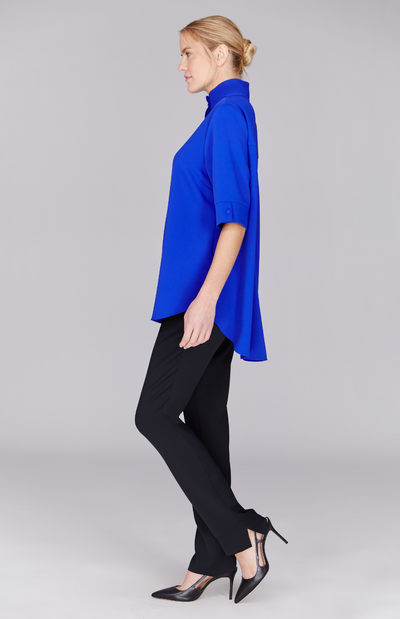 Gabby is 5’ 10" and wearing Cobalt in XS.