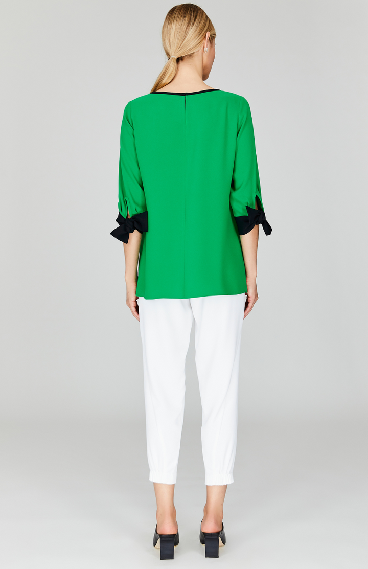 Severine is wearing an XS in Emerald.