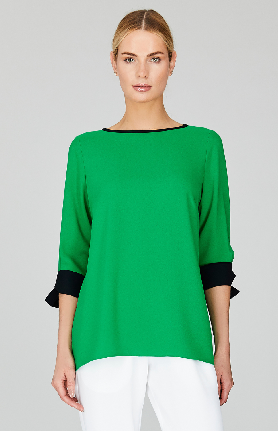 Severine is wearing an XS in Emerald.