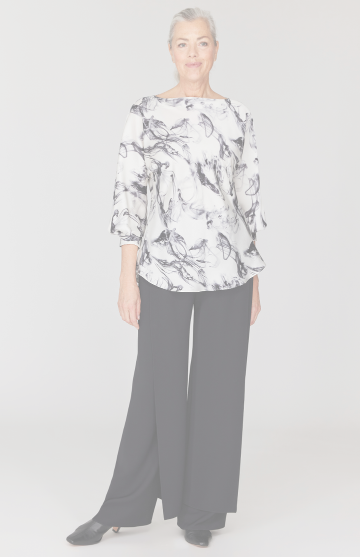 Fabienne is 5' 9" and wearing Black and White in size XS.