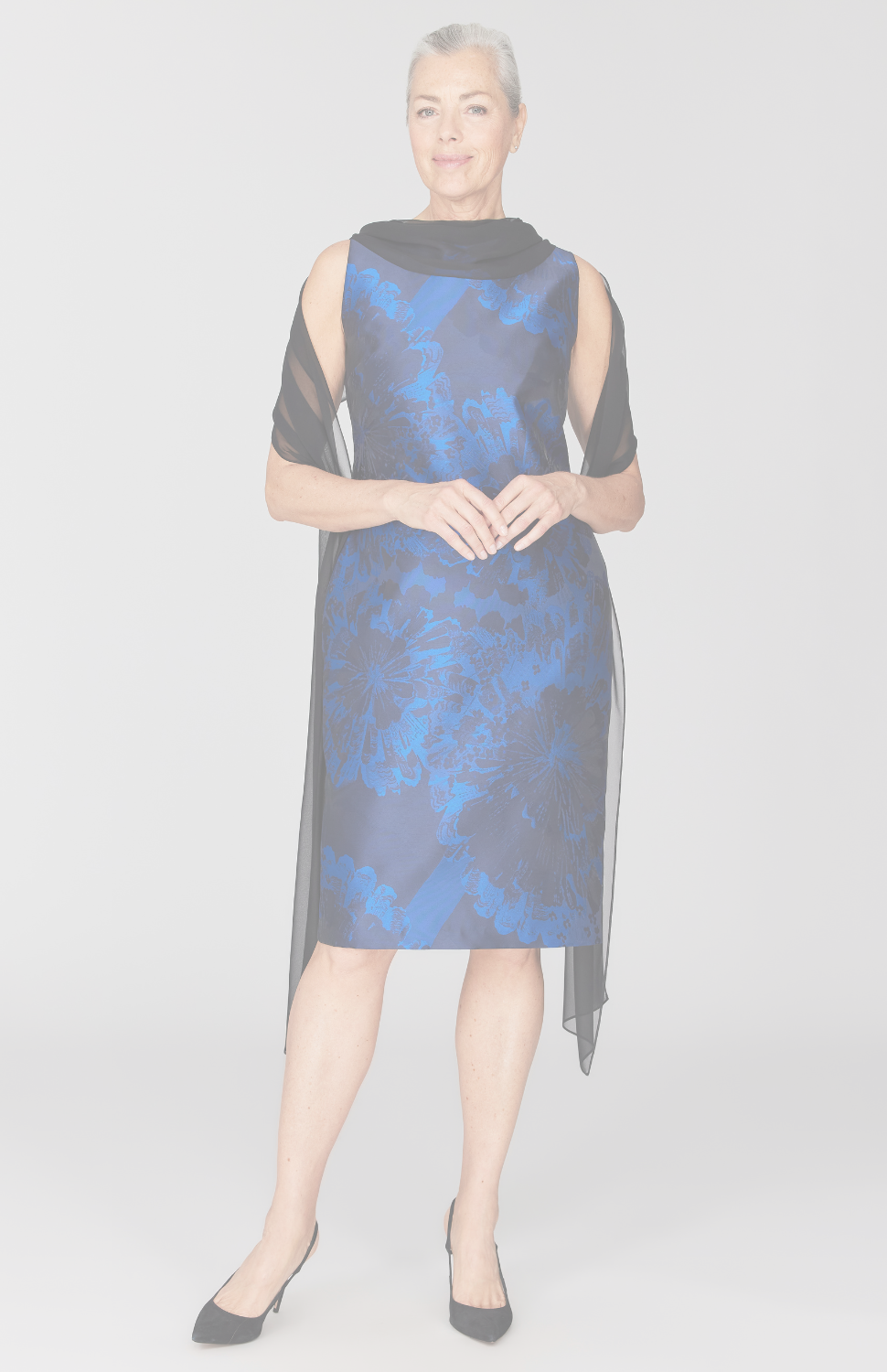 Fabienne is 5' 9" and wearing Blue in size XS.