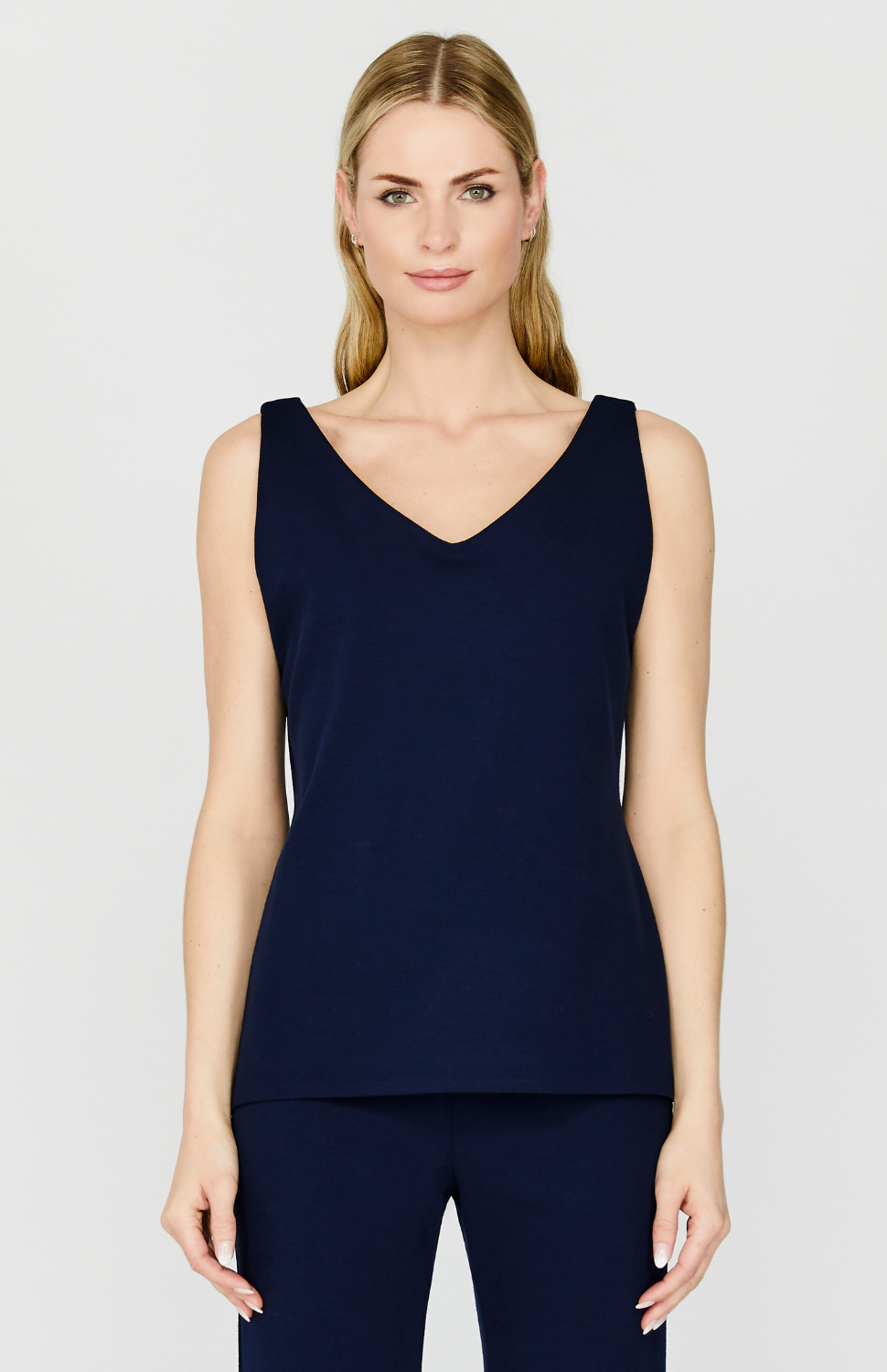 Severine is wearing Midnight in size XS