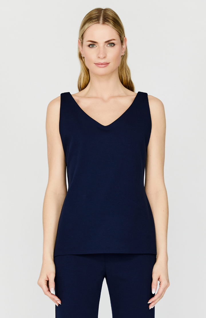 Severine is wearing Midnight in size XS