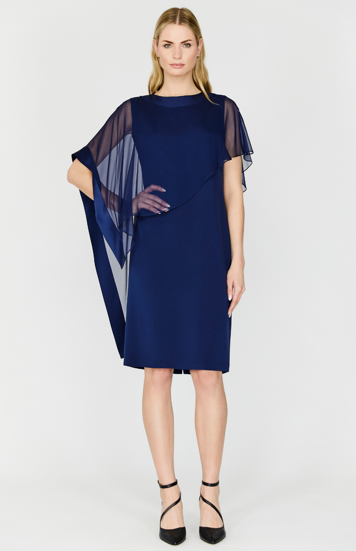 Severine is wearing Marine in size XS.