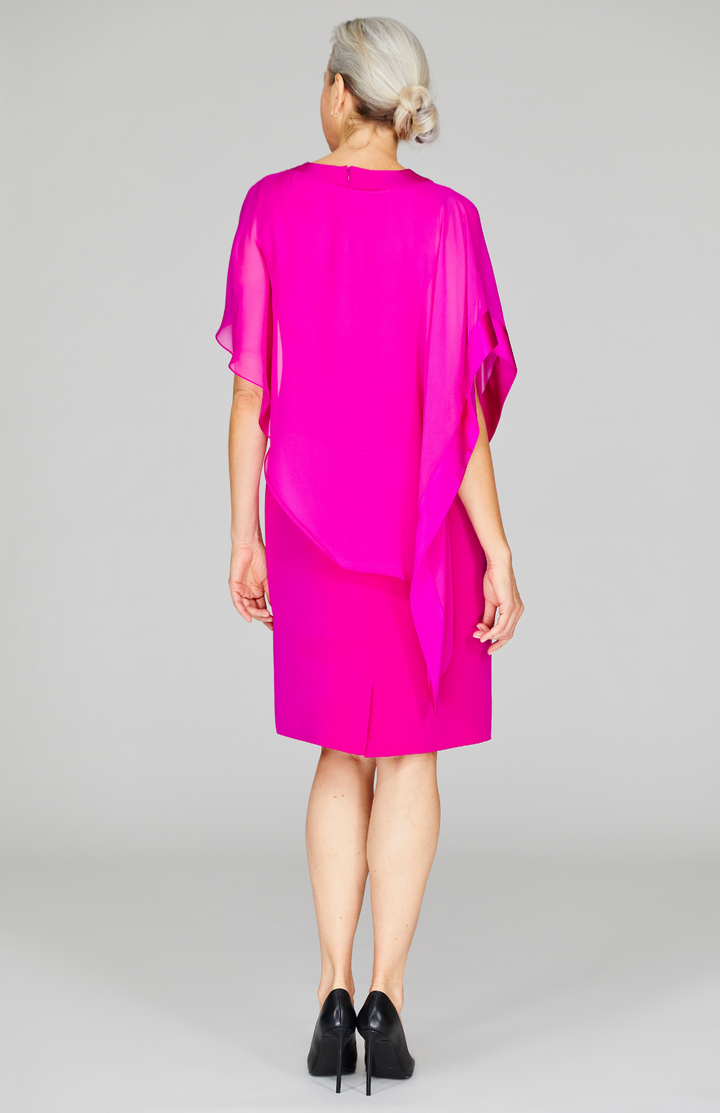 Fabienne is wearing Fuchsia in size XS.