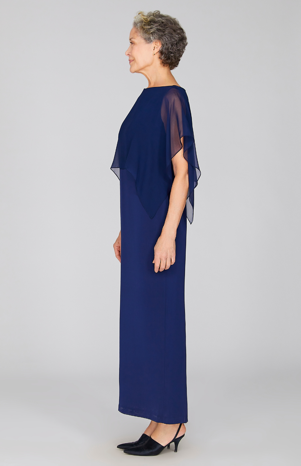 Nancy is wearing Marine in size XS.