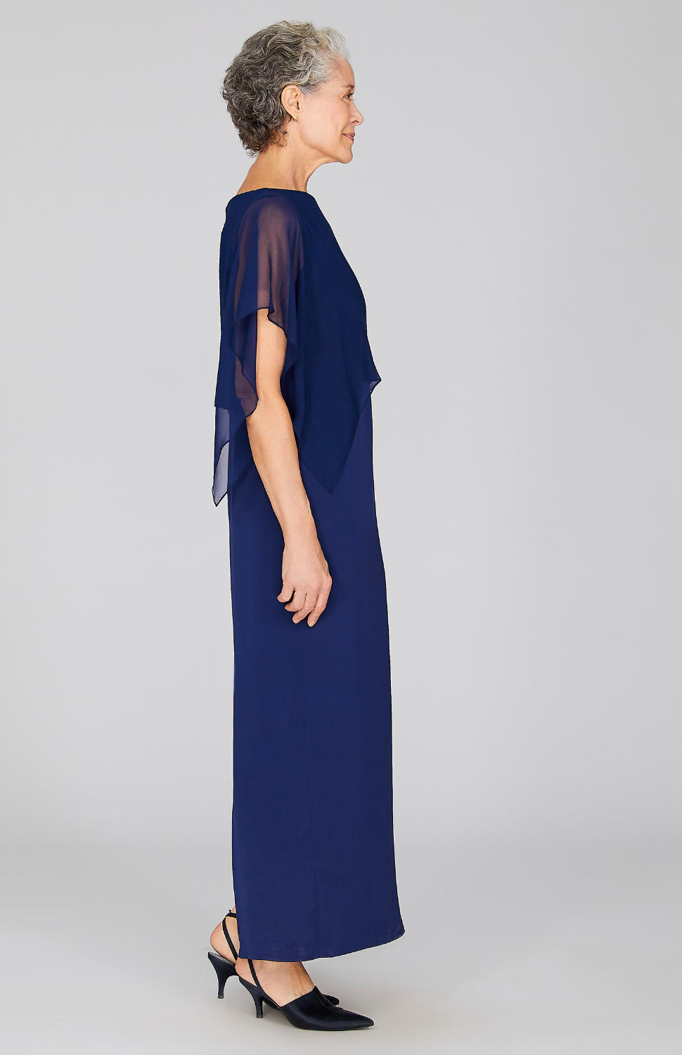 Nancy is wearing Marine in size XS.