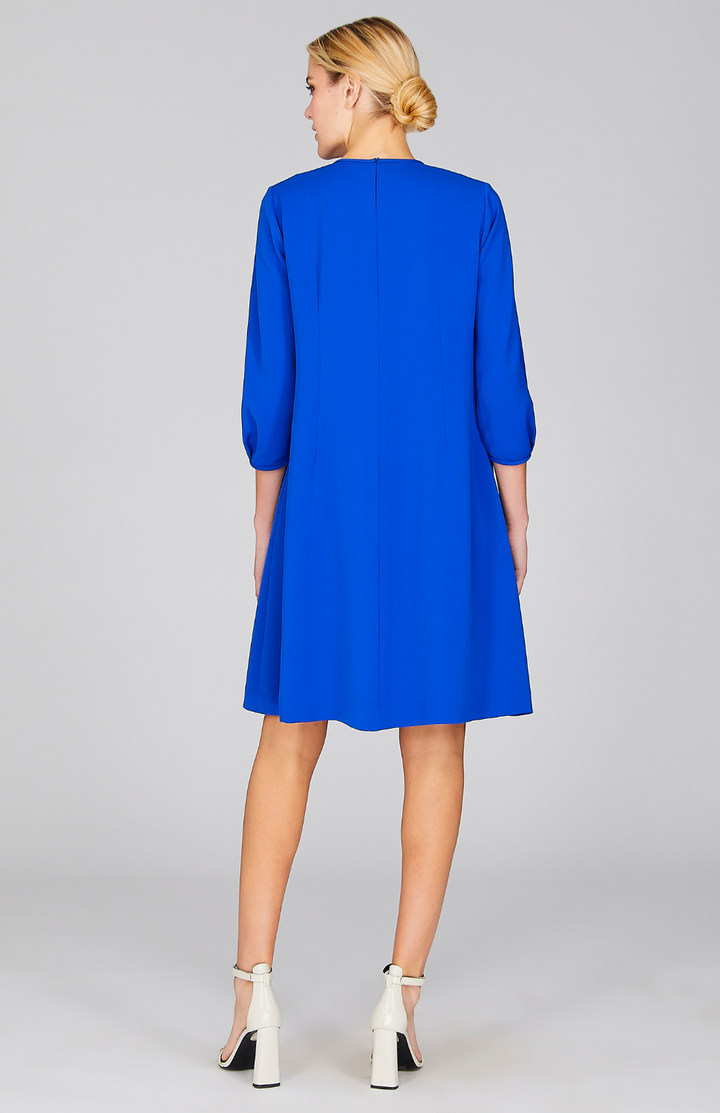 Gabby is 5'10" wearing Cobalt in XS.