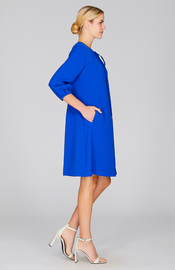 Gabby is 5'10" wearing Cobalt in XS.